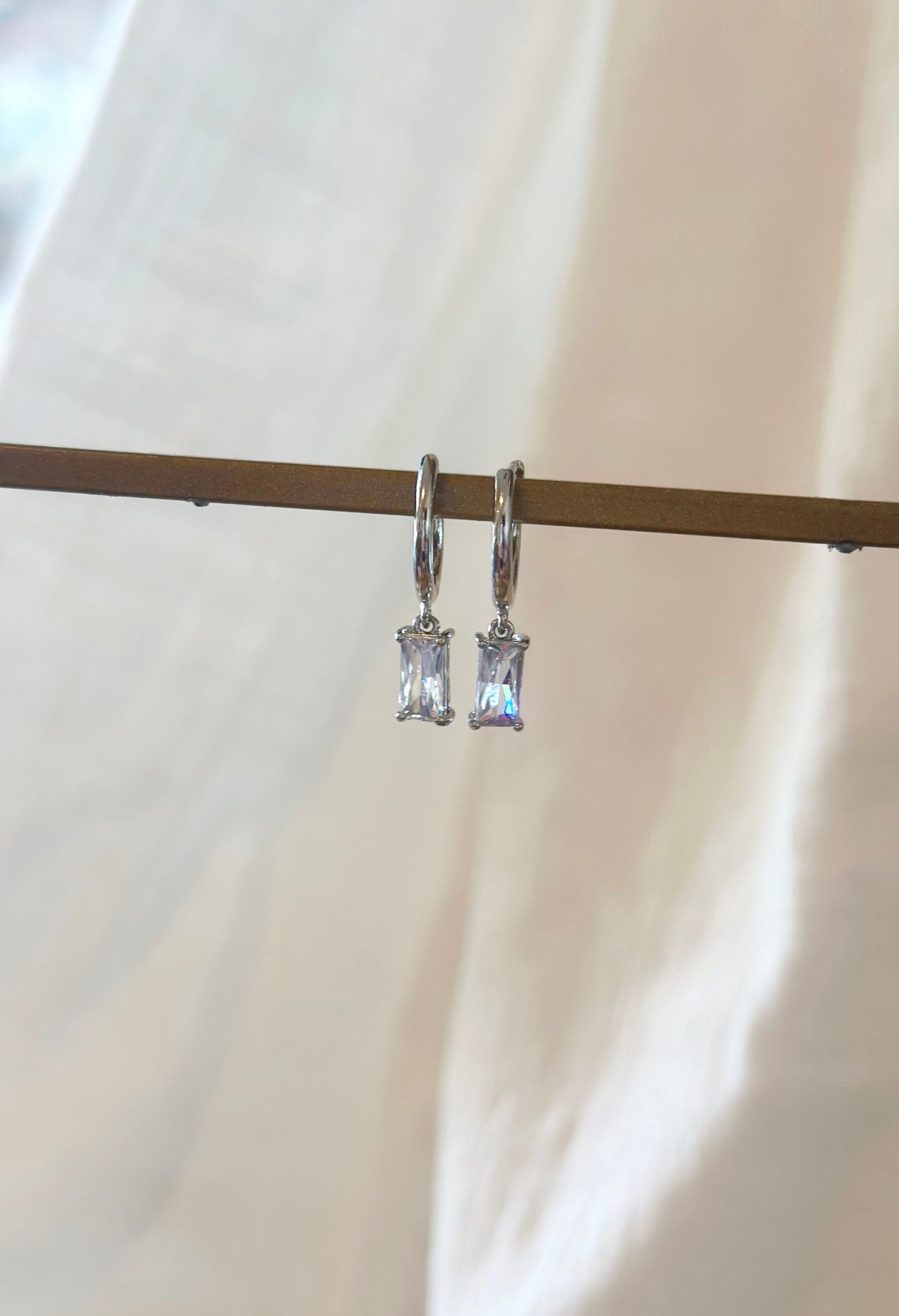 Simple CZ Huggies